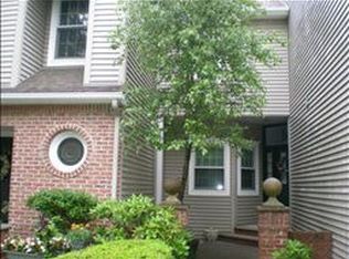 24 Kent Dr, Roseland, NJ 07068