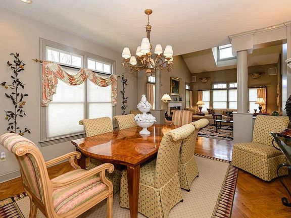5th image of 37 Fieldstone Ln