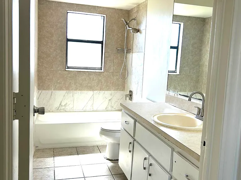 1421 SE 4th Pl — Photo 32