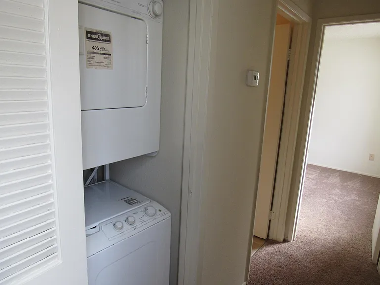 621 Colby Cir #16 — Photo 9