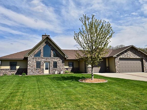 2nd image of 6838 Chloe Way NE