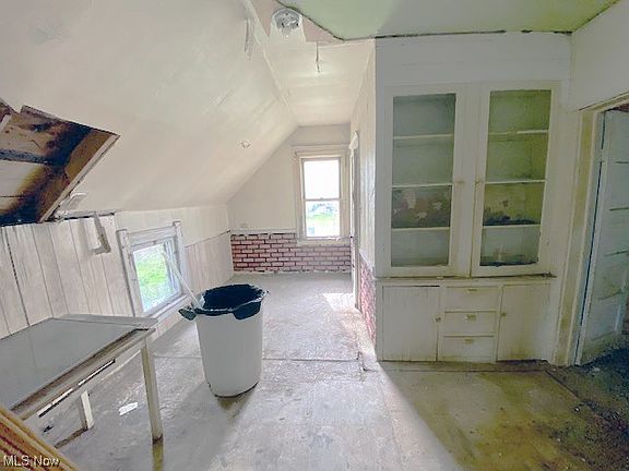 5th image of 3038 W 46th St