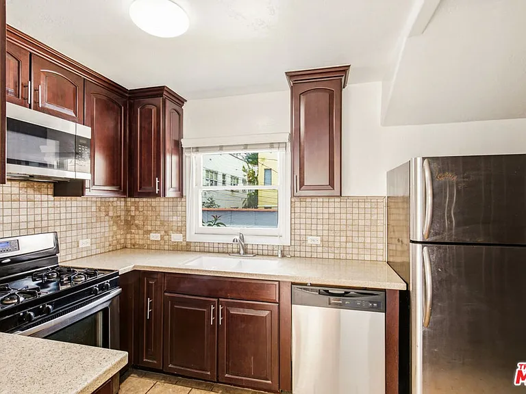 4427 Finley Ave — Photo 23