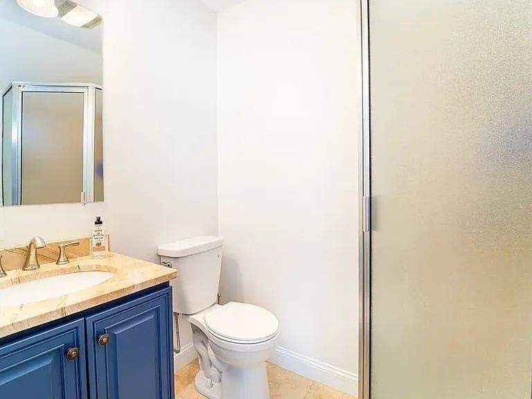 602 E 2nd St #C — Photo 23