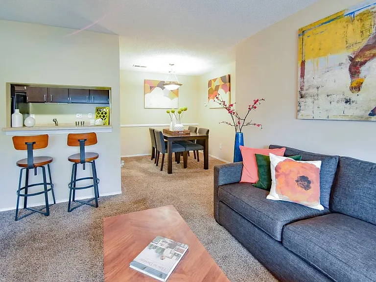 Riverset Apartments — Photo 3