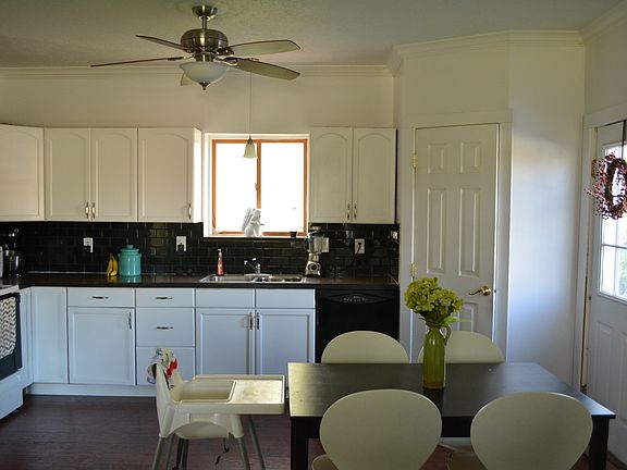 Kitchen/Dining Area