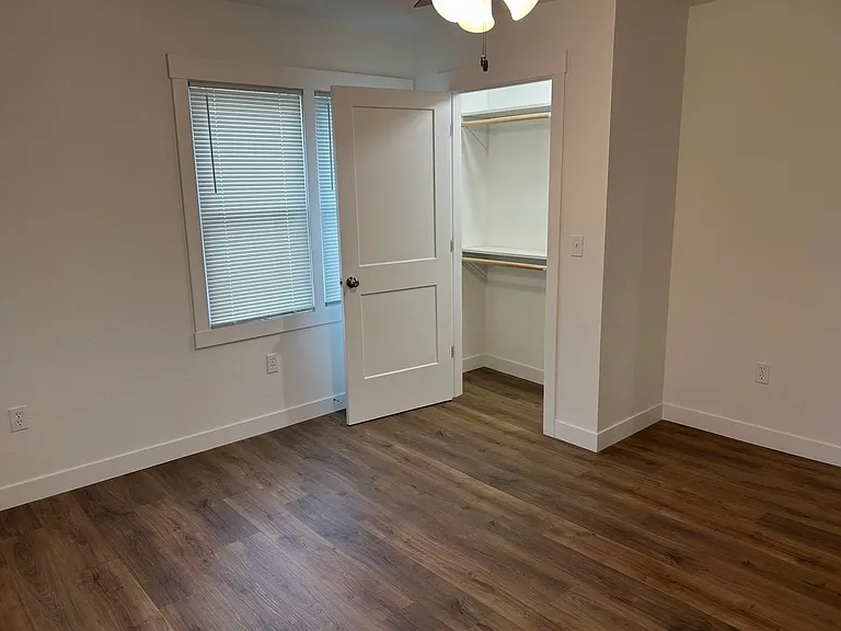 7820 Liberty Rd — Photo 12