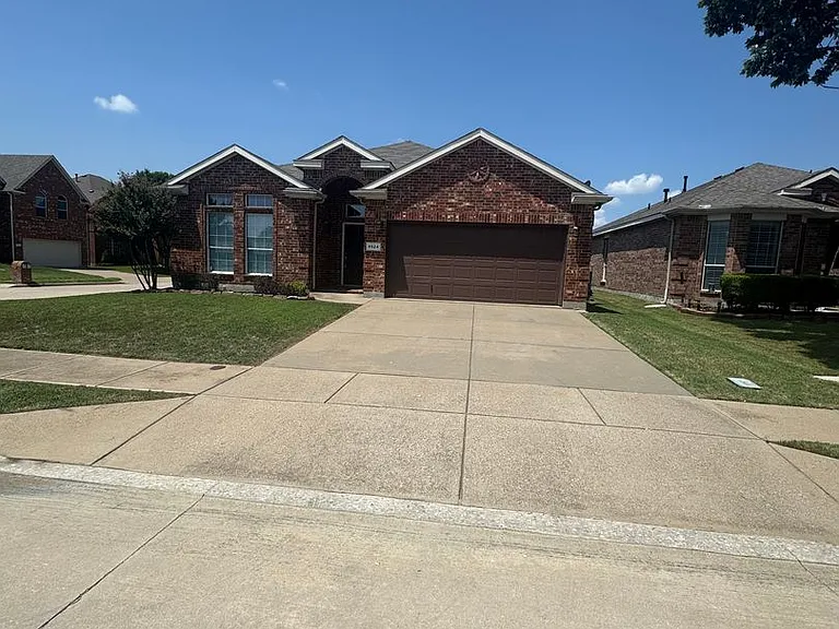 9524 Navarro St — Photo 2