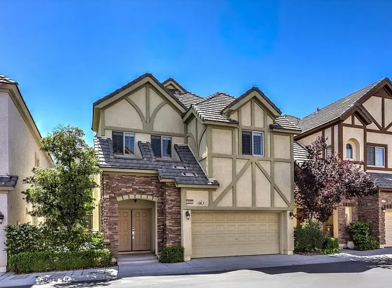 3 bed, 2.5 bath, 2535 sqft, $2,200 — Photo 3