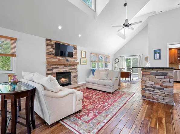 8692 Craigston Ct, Dublin, OH 43017