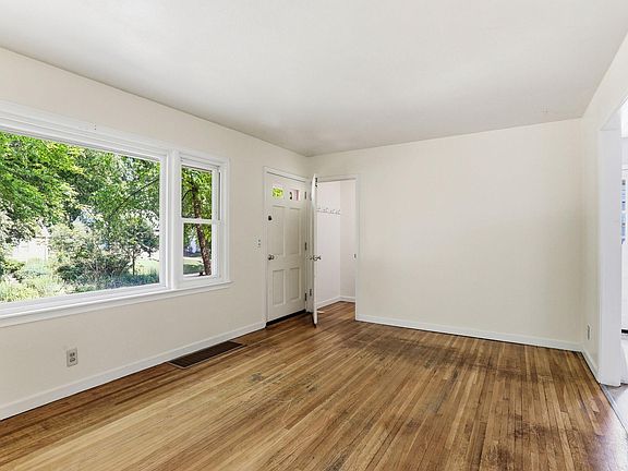 2nd image of 3430 Taylor St NE
