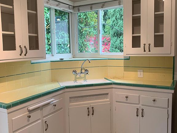 2nd image of 2269 N Beachwood Dr APT 207