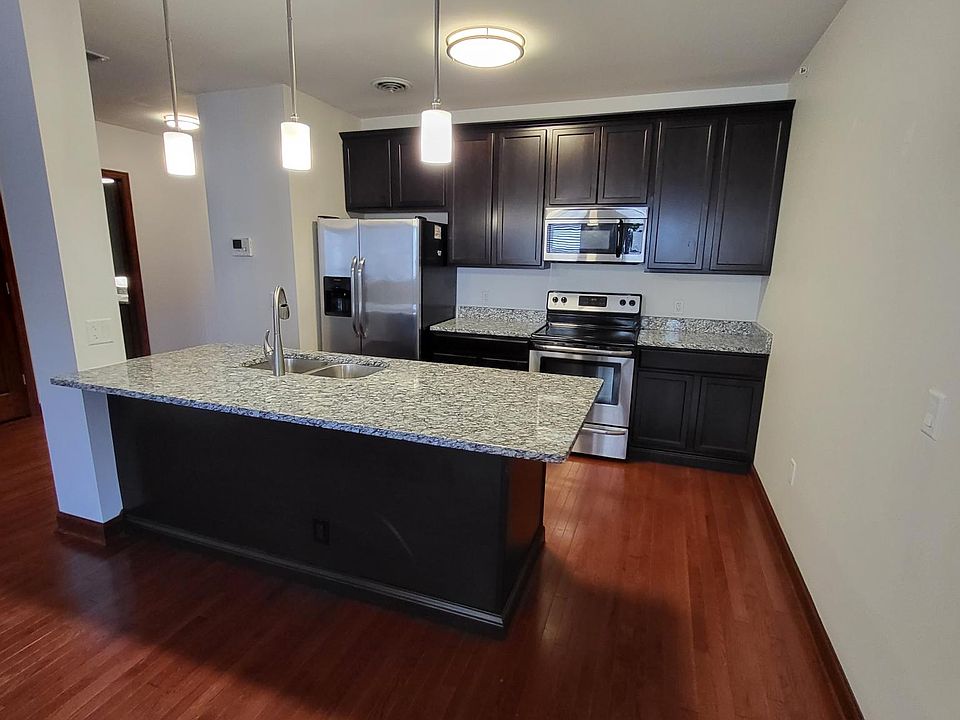 1st image of 326 W Jefferson St #201