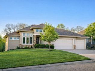 8608 Ridgeway Ct, Raytown, MO 64138