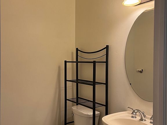 5th image of 710 SW 47th St #202