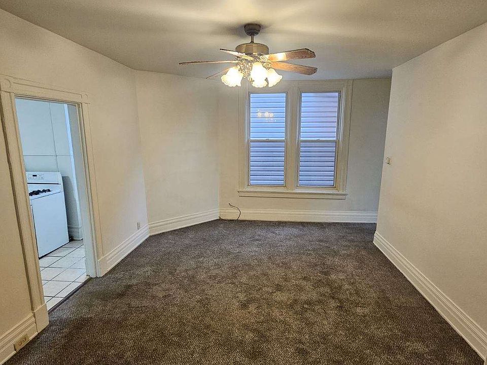 2nd image of 428 Oak St #2