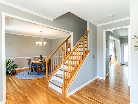 2nd image of 3129 Windermere Hl
