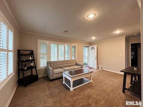 4th image of 3121 N Delmar Ct