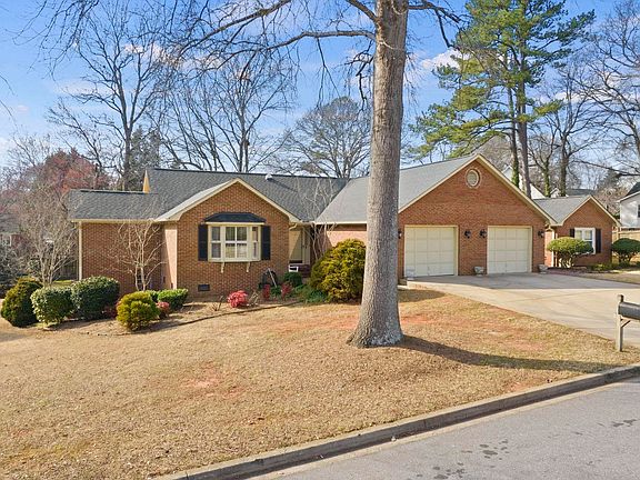 2nd image of 8 Fairoaks Dr
