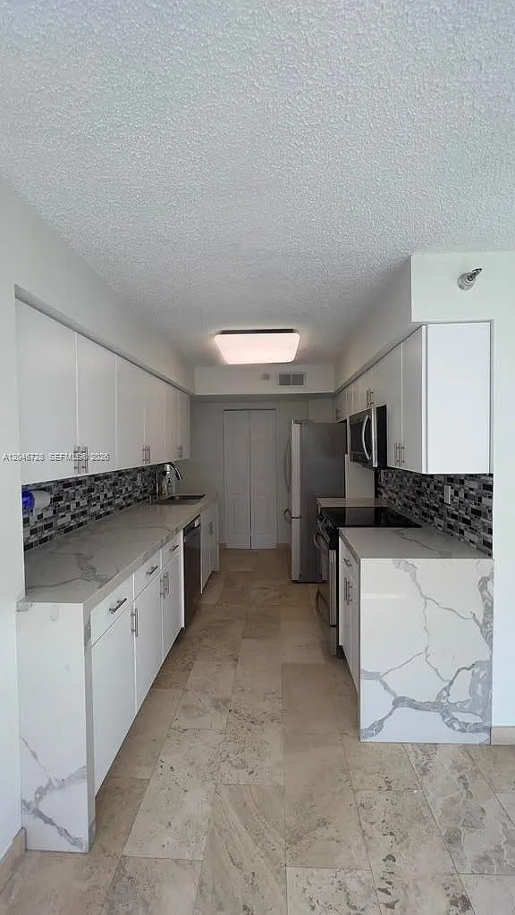 Mystic Pointe Tower 500 C — Photo 2