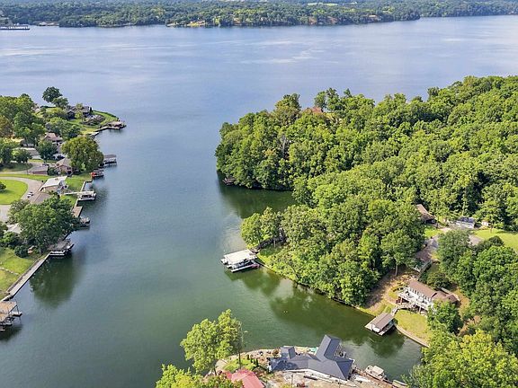 4th image of 407 Lakeside Cir