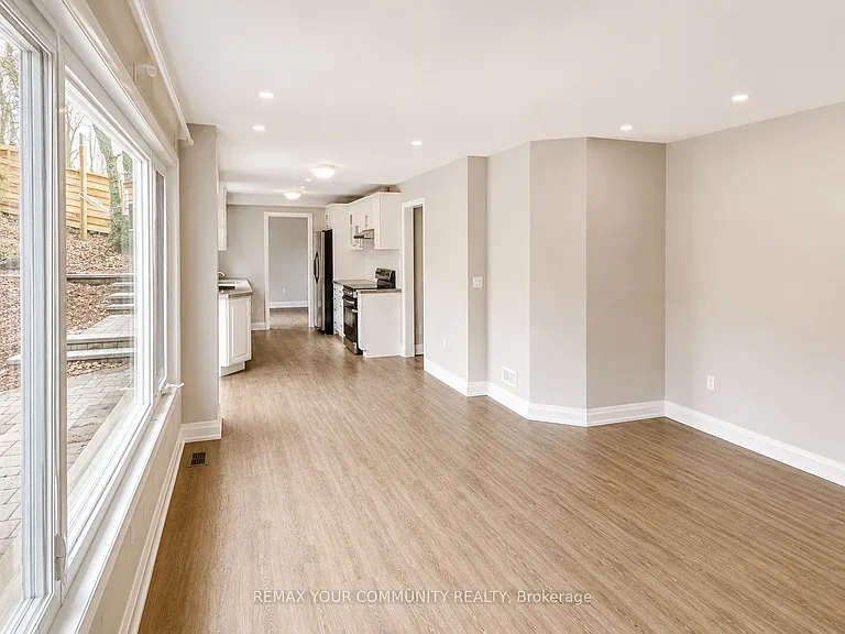 77 Beswick Dr — Photo 10