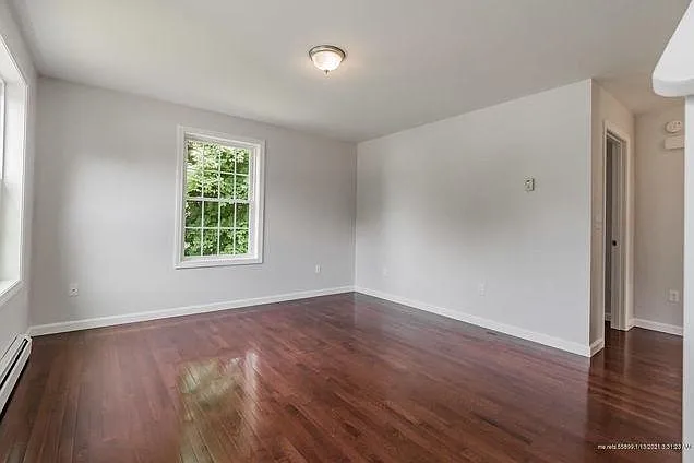 5 Eastman Ave — Photo 32