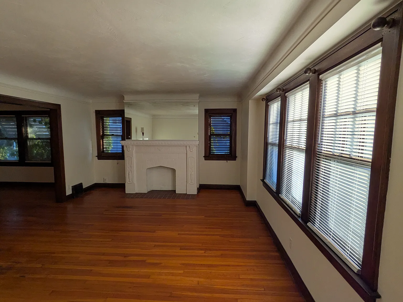 4 bed, 2600 sqft, $2,200 — Photo 3