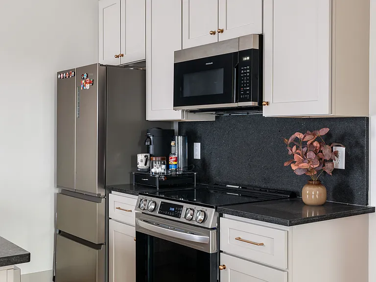 335 W Pike St #C — Photo 1