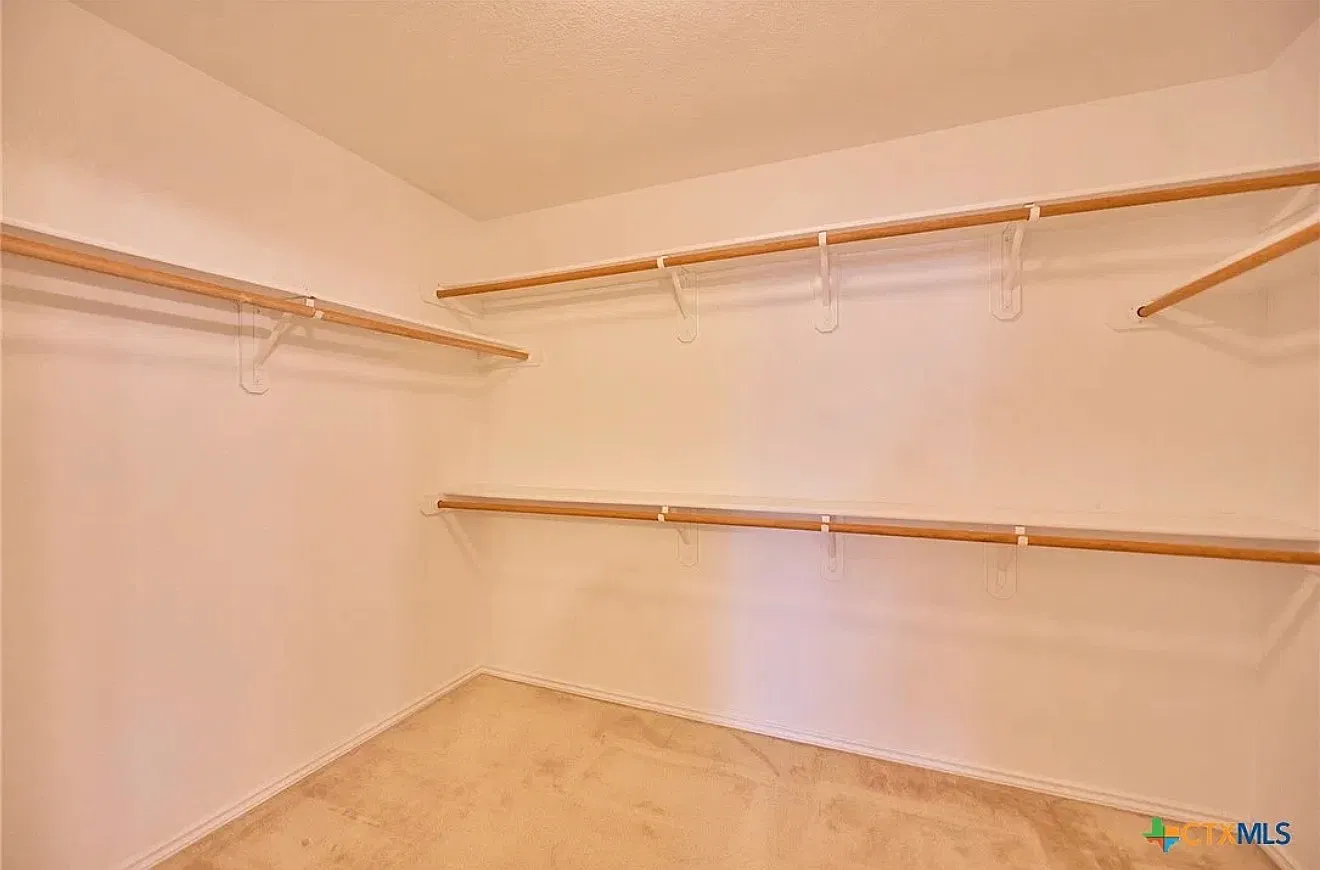 3 bed, 2009 sqft, $1,880 — Photo 2