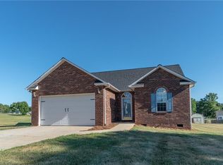 207 Pepperstone Dr, Mocksville, NC 27028