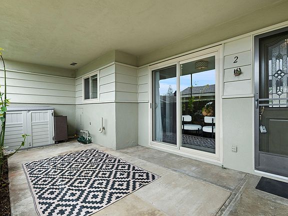 2nd image of 257 Moreton Bay Ln Unit 2