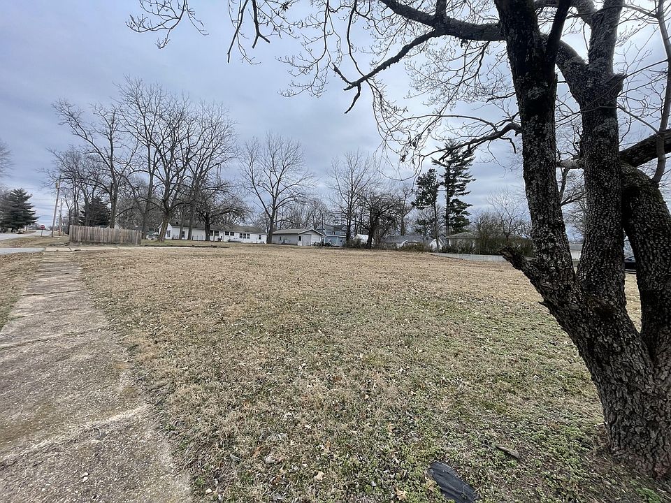 1st image of 611 W Pennington Avenue