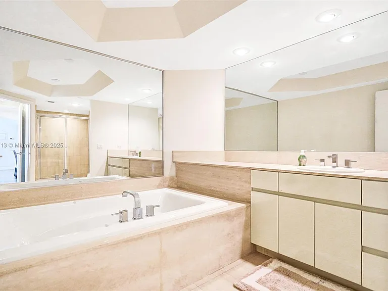 3000 Island Blvd #903 — Photo 5