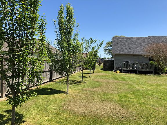 3rd image of 113 Dogwood Ln