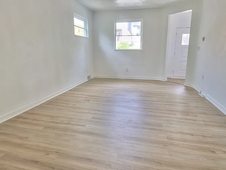 1025 Kenneth Ave #1 — Photo 2