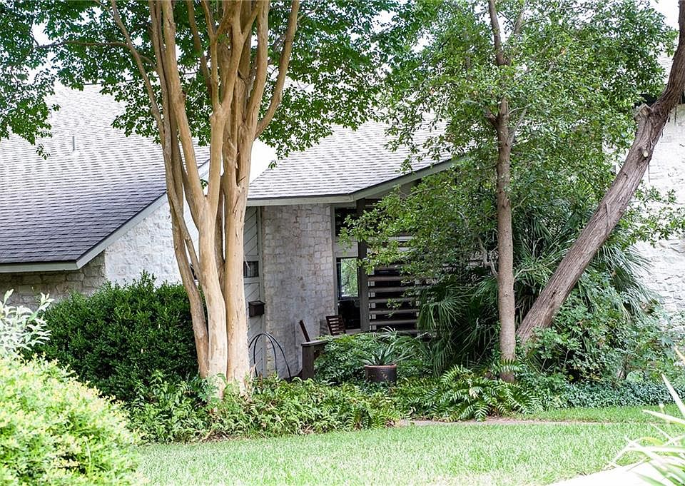 1st image of 311 Nixon Dr