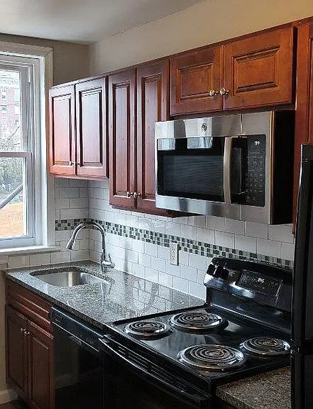 228 W 3rd St #1 — Photo 11