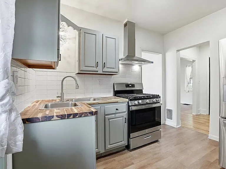 770 E Washington Ave — Photo 8