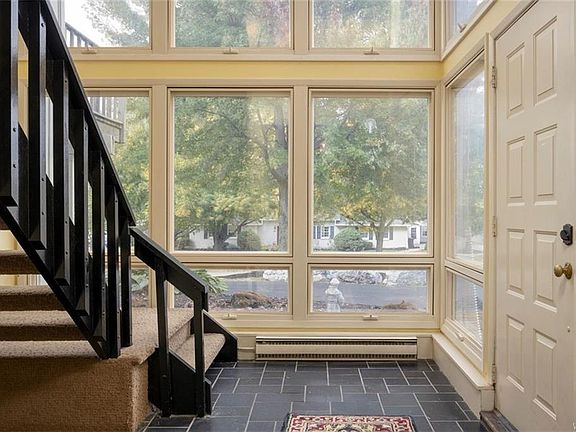 3rd image of 61 Fox Chapel Dr