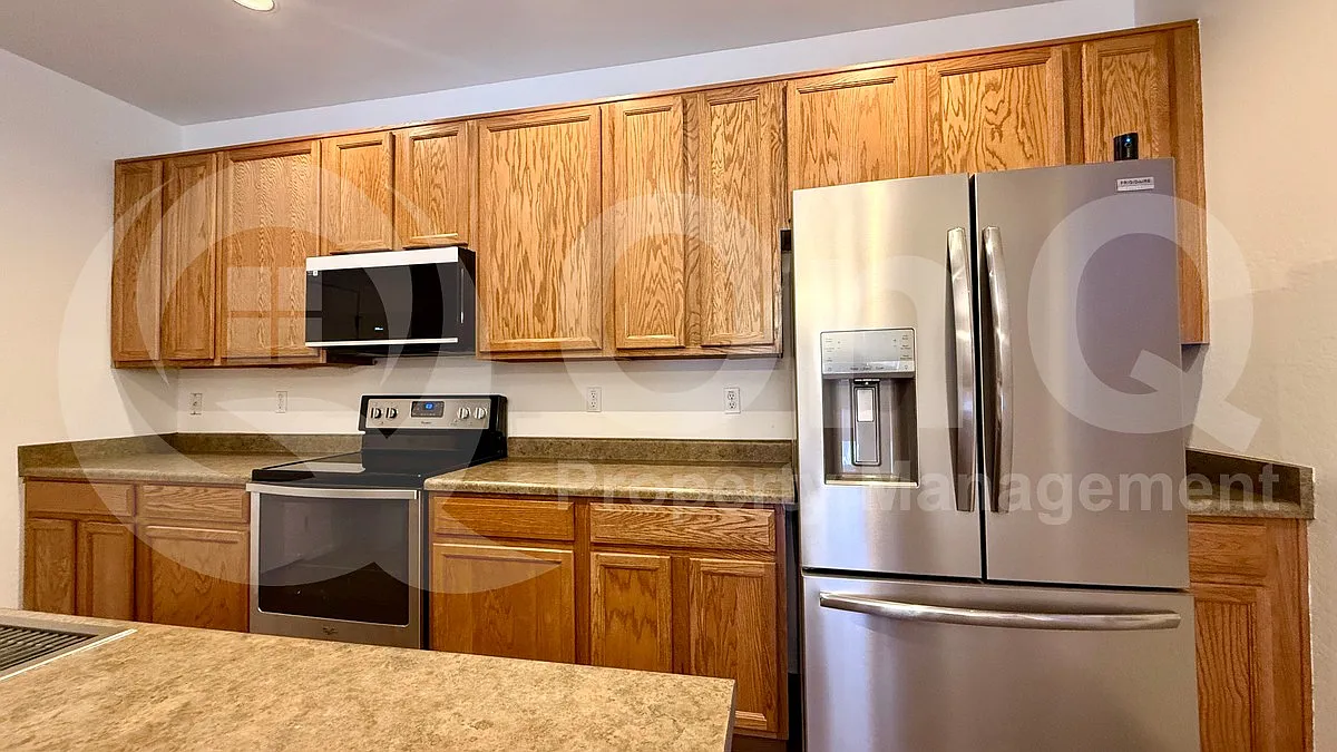 4 bed, 2.5 bath, 1892 sqft, $2,399 — Photo 3