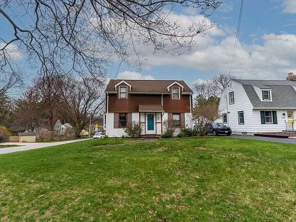2nd image of 1712 Blossom Rd