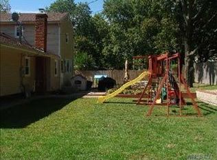 15 North Ln, Huntington, NY 11743