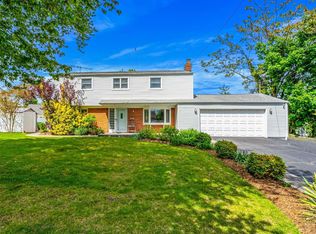 2 Eltona Pl, East Northport, NY 11731