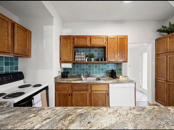 5th image of 107 Westwood Dr