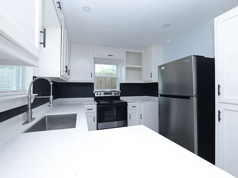 4120 Linn St #E — Photo 5