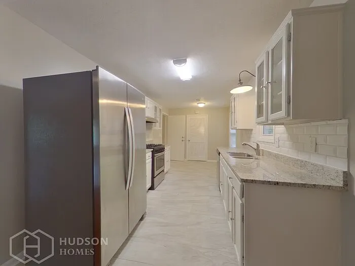 4 bed, 2.0 bath, 1632 sqft, $2,415 — Photo 4