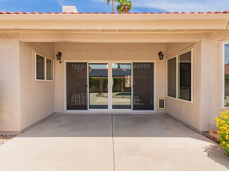 11115 E Mercer Ln — Photo 32
