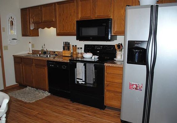 5th image of 452 Samantha Cir