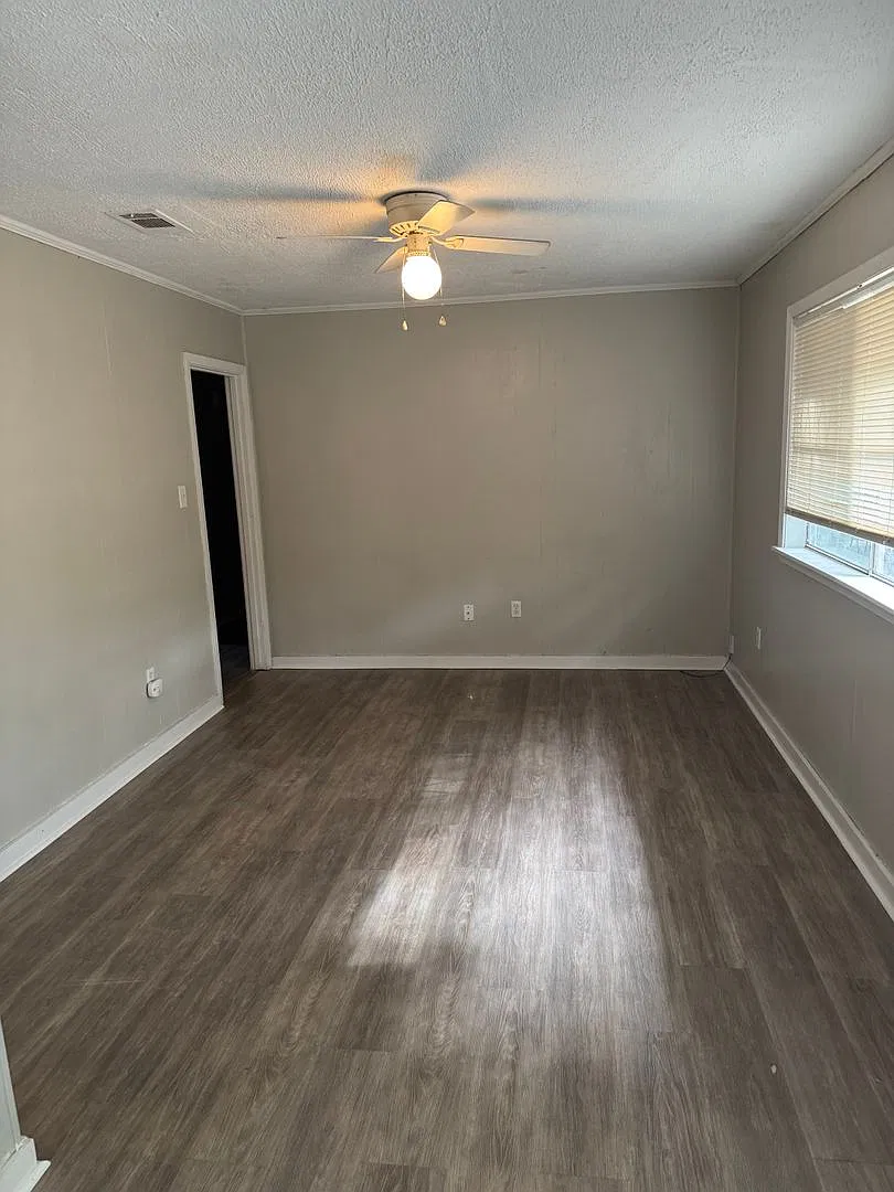 Nice 3 Bed/ 1.5 Bath Home in Jackson! — Photo 2